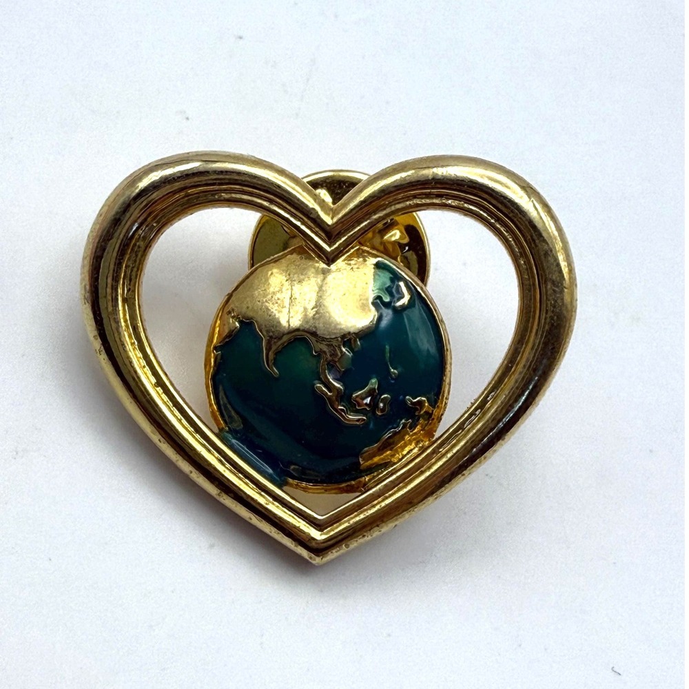 Vintage Avon Heart Globe Pin – Gold Tone Romantic Collectible‎ Brooch